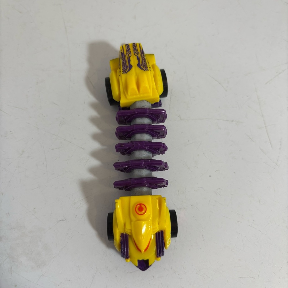 Hot Wheels 2013 mutant machines Scorpion yellow and purple coloured - Picture 6 of 10